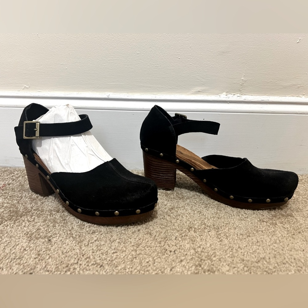 Korks , black, leather heeled clog